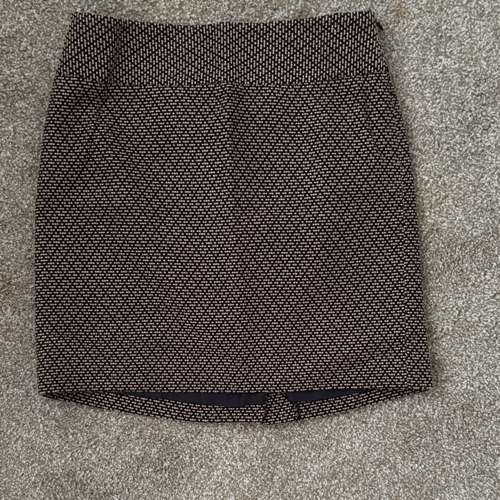 Elegant Black and Tan Patterned Skirt
